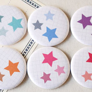 Set de 8 aimants ou badges Etoile