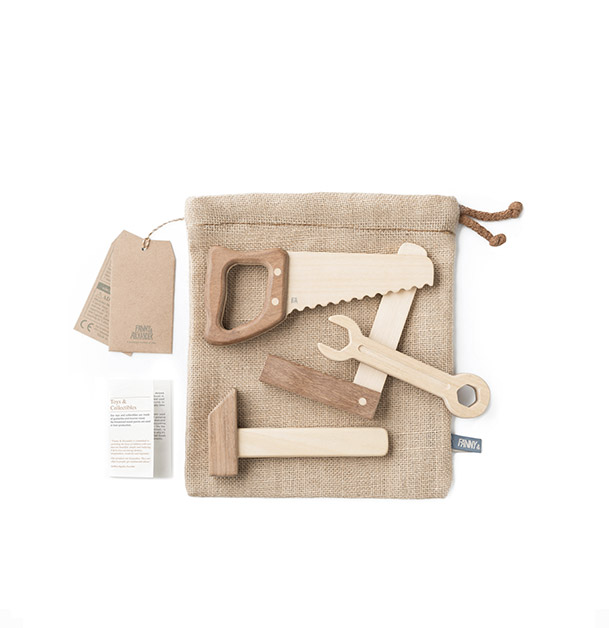 Lot d'outils en bois